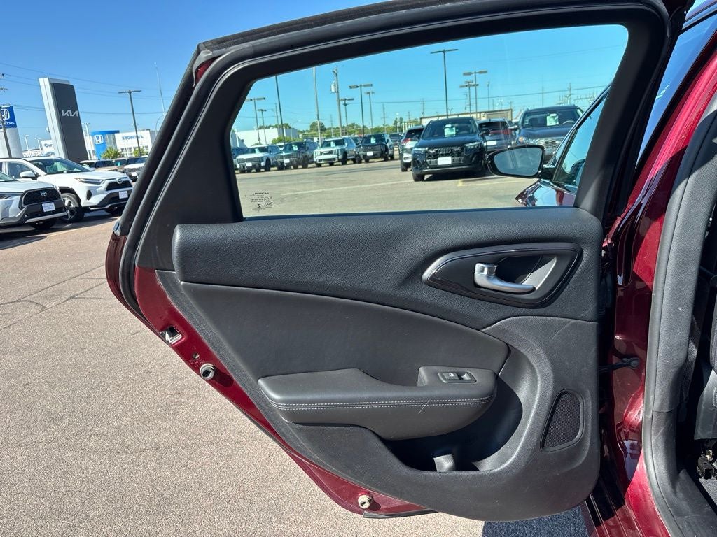 2016 Chrysler 200 S