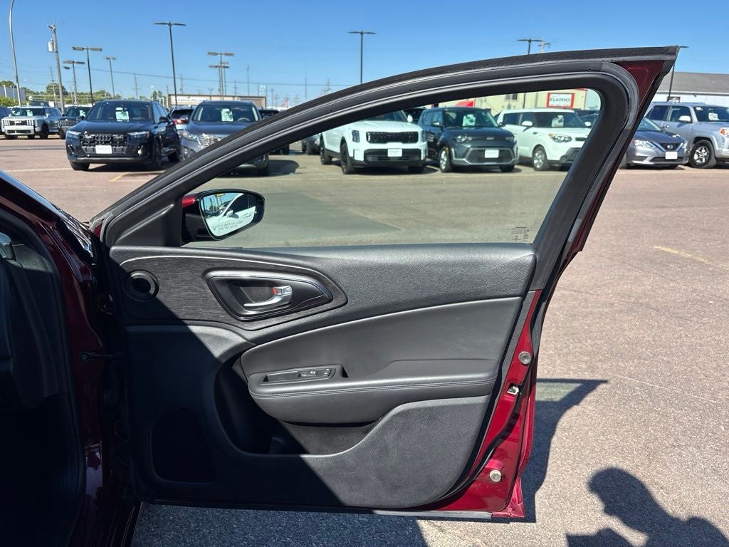 2016 Chrysler 200 S