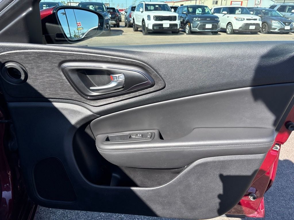 2016 Chrysler 200 S
