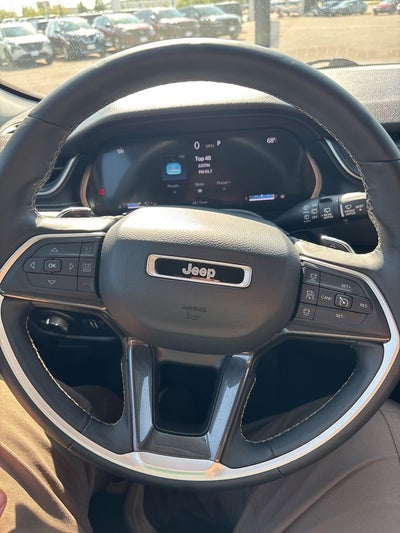 2022 Jeep Grand Cherokee L Laredo