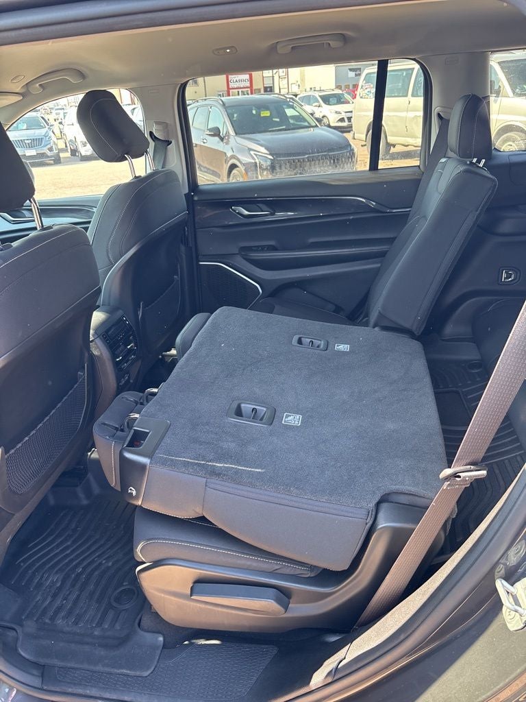 2022 Jeep Grand Cherokee L Laredo