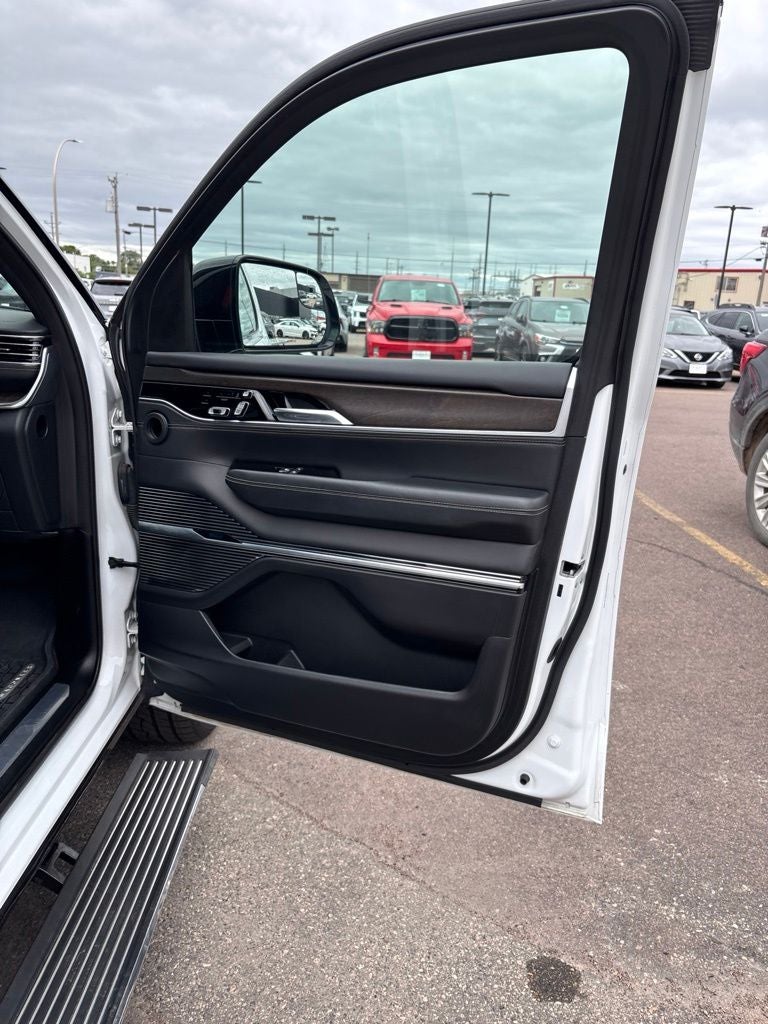2023 Jeep Grand Wagoneer Series II
