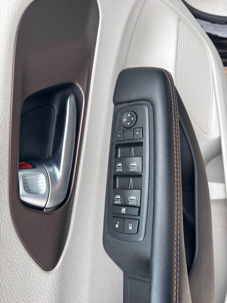 2017 Chrysler Pacifica Touring L Plus