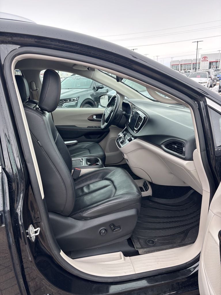 2017 Chrysler Pacifica Touring L Plus