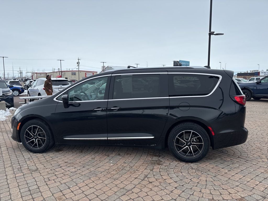 2017 Chrysler Pacifica Touring L Plus