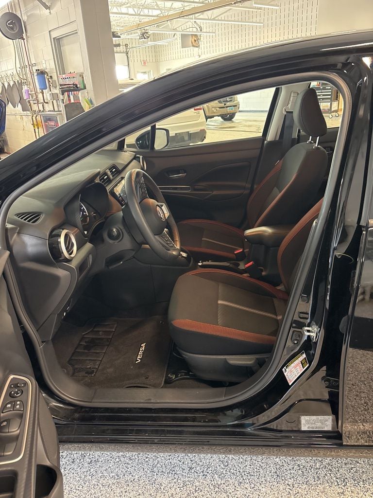 2023 Nissan Versa 1.6 SR