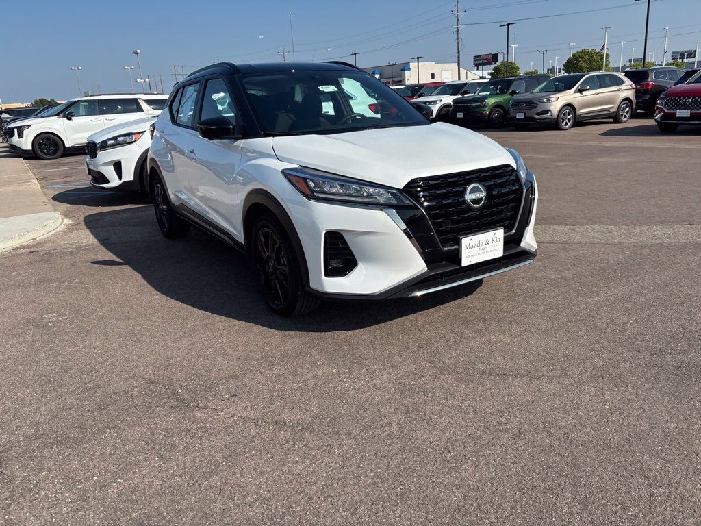 2023 Nissan Kicks SR