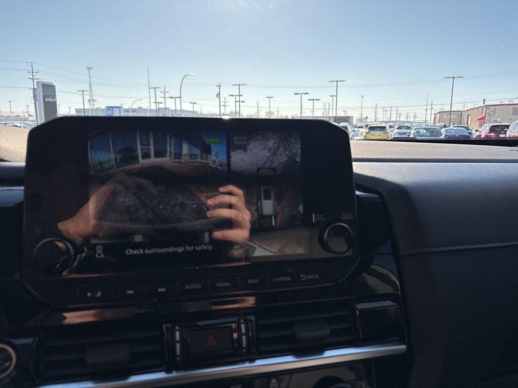 2022 Nissan Pathfinder SL