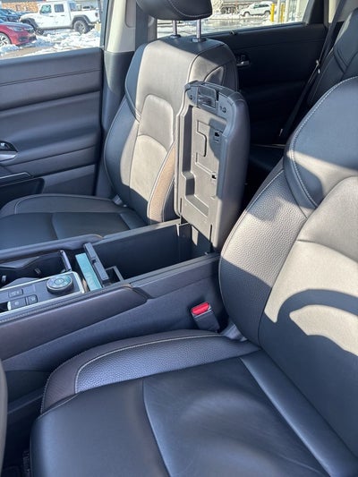 2022 Nissan Pathfinder SL