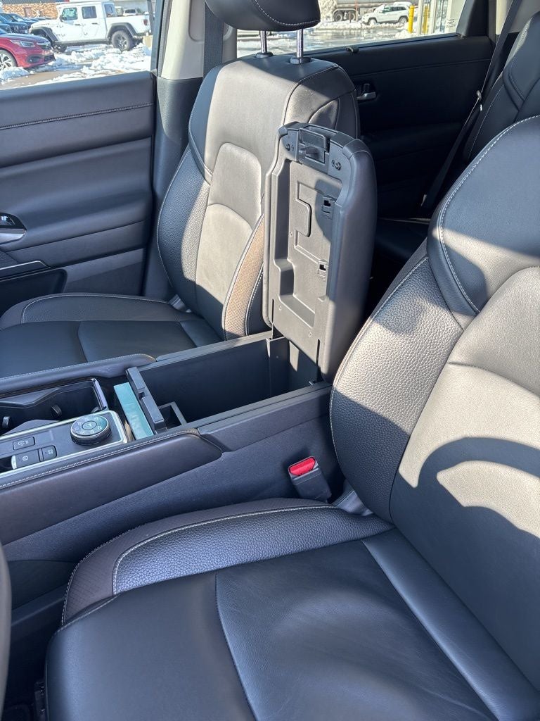 2022 Nissan Pathfinder SL