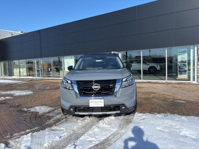 2022 Nissan Pathfinder SL
