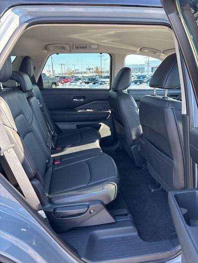 2022 Nissan Pathfinder SL