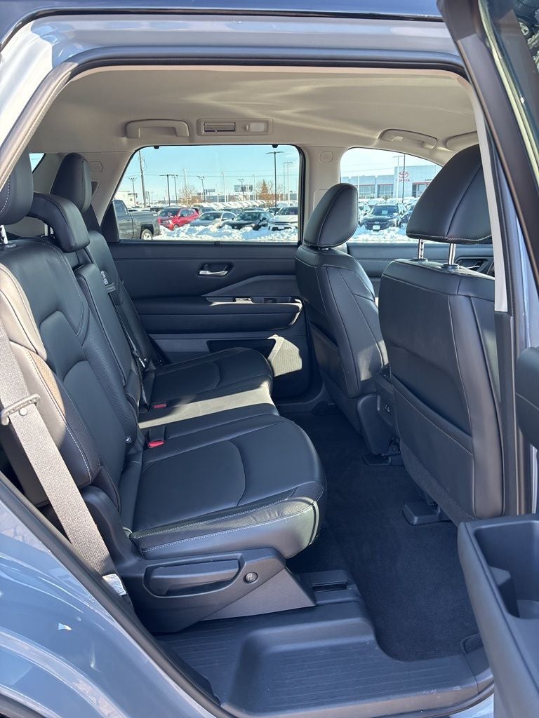 2022 Nissan Pathfinder SL