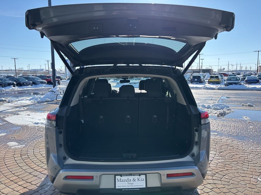 2022 Nissan Pathfinder SL