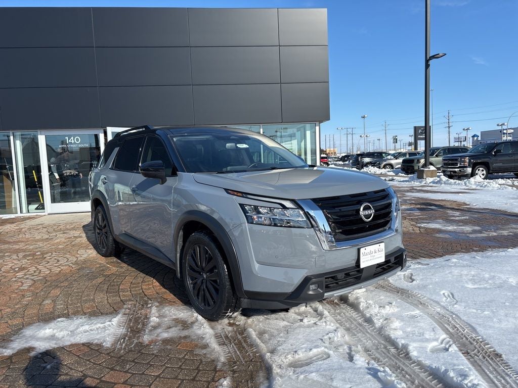 2022 Nissan Pathfinder SL