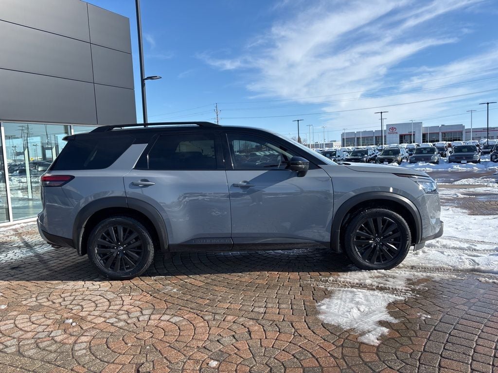 2022 Nissan Pathfinder SL