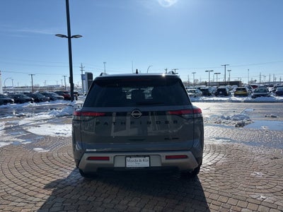 2022 Nissan Pathfinder SL