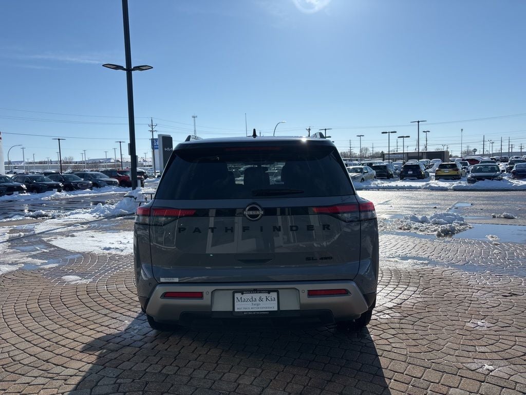 2022 Nissan Pathfinder SL