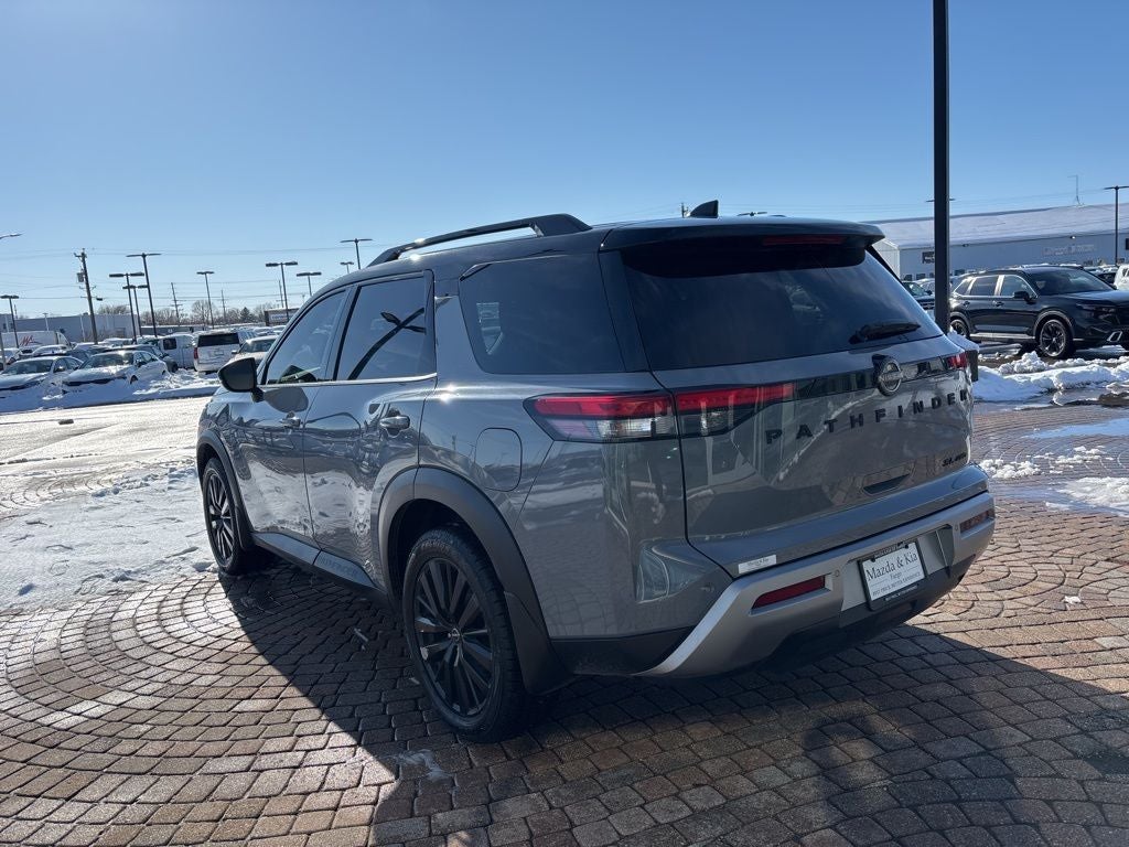 2022 Nissan Pathfinder SL