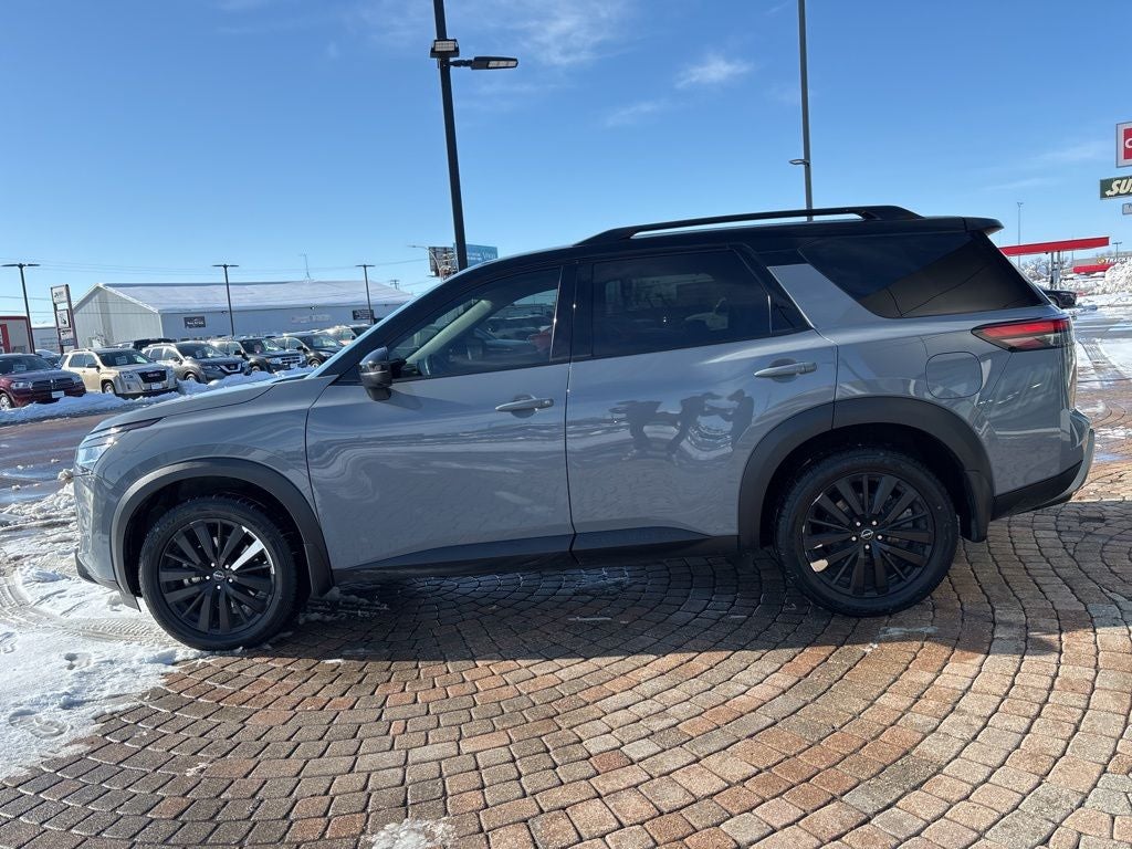 2022 Nissan Pathfinder SL