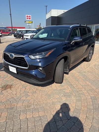 2022 Toyota Highlander Hybrid XLE