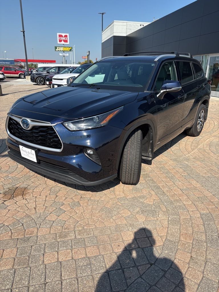 2022 Toyota Highlander Hybrid XLE