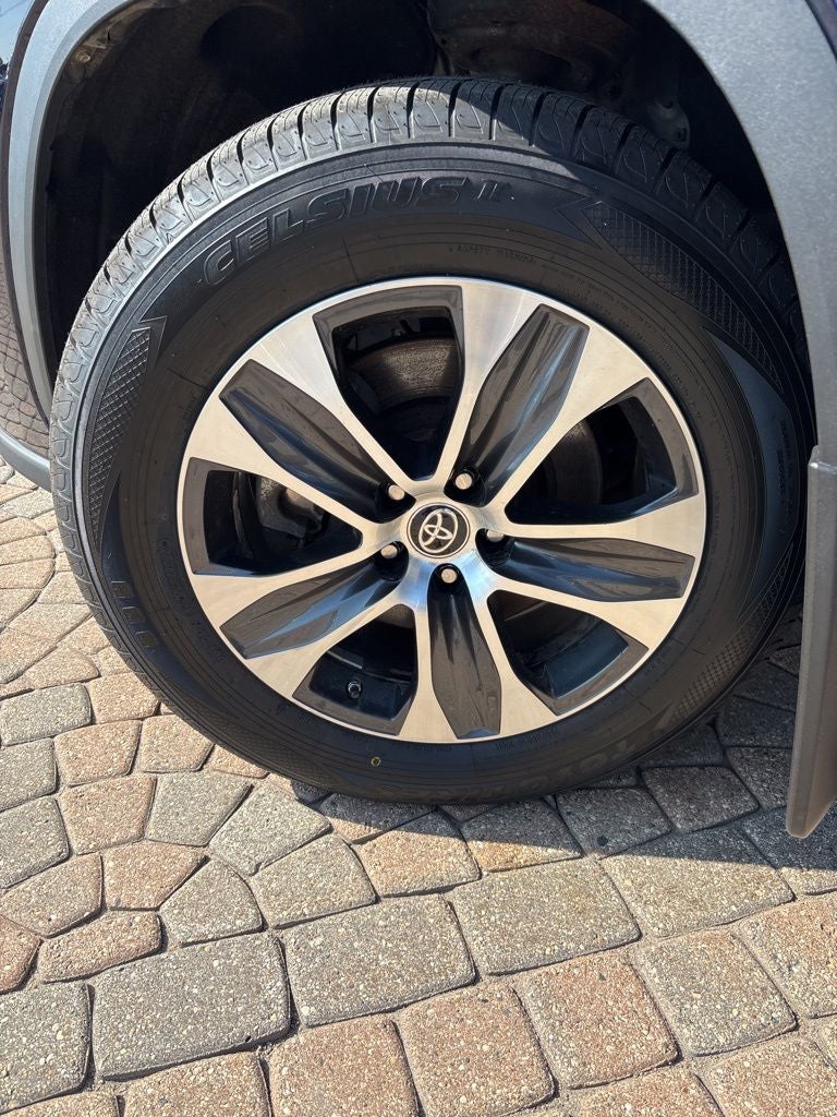 2022 Toyota Highlander Hybrid XLE