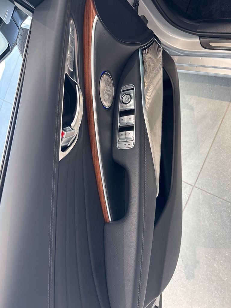 2020 Kia K900 Luxury VIP Package