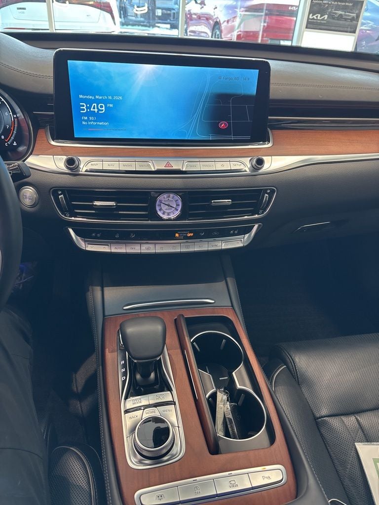 2020 Kia K900 Luxury VIP Package