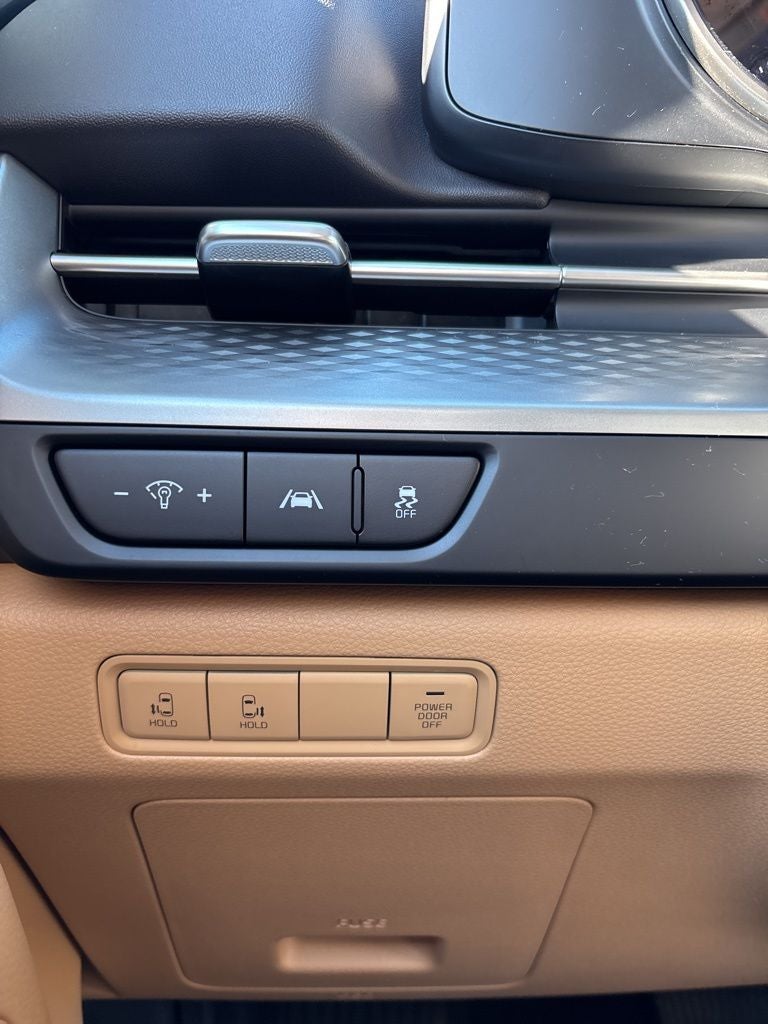 2023 Kia Carnival LX