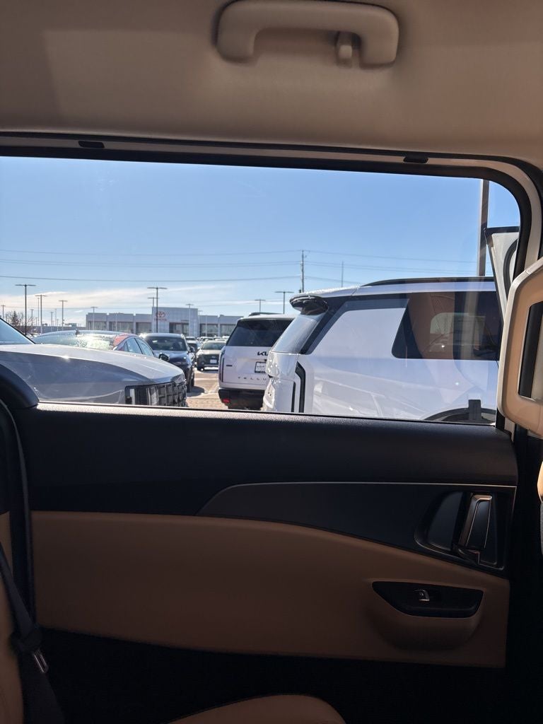 2023 Kia Carnival LX