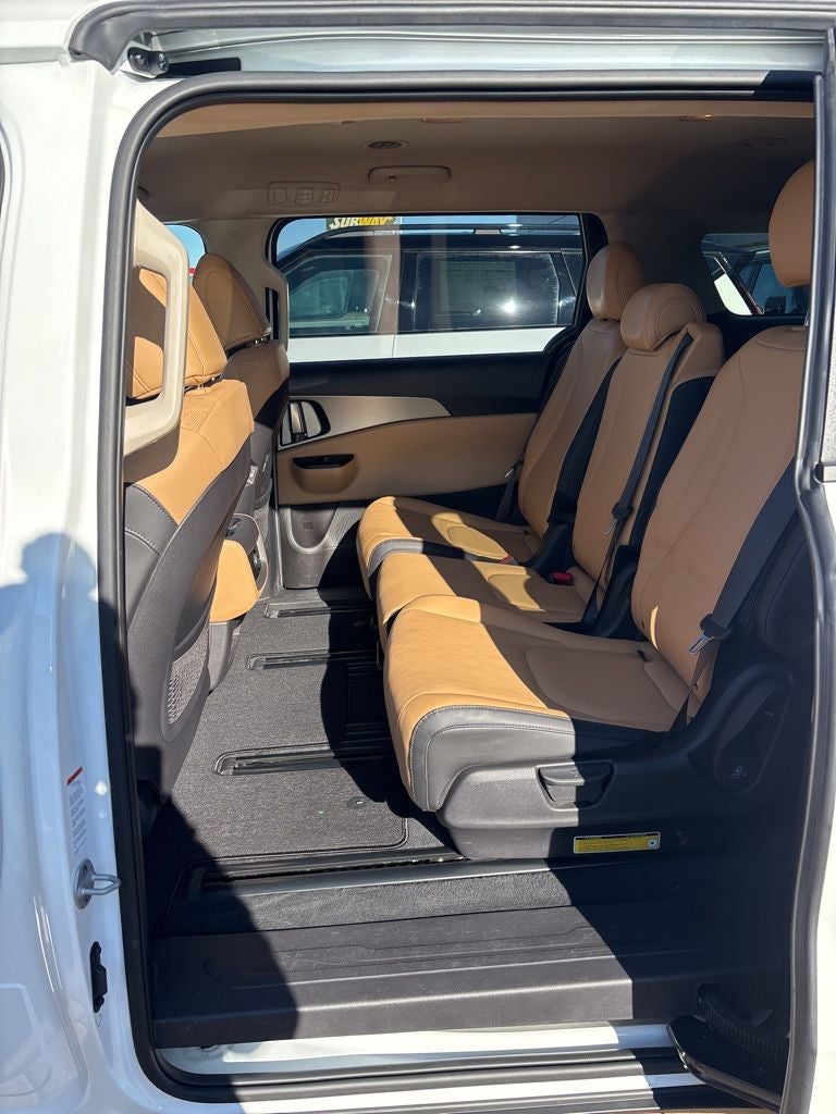 2023 Kia Carnival LX