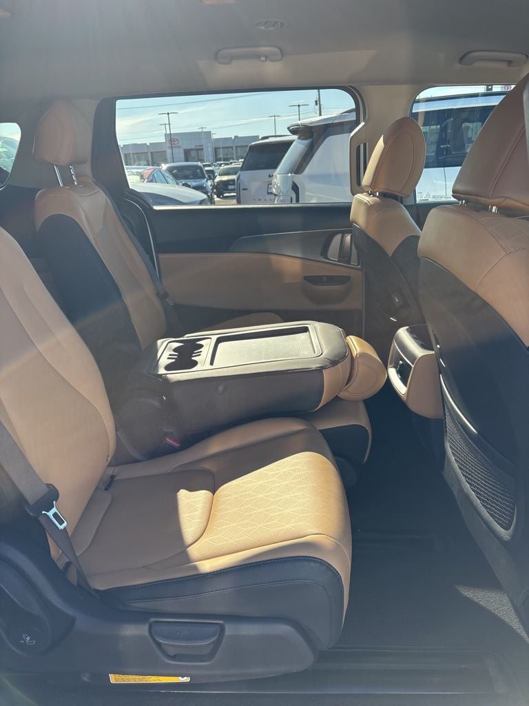 2023 Kia Carnival LX