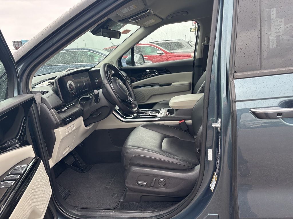 2024 Kia Carnival SX