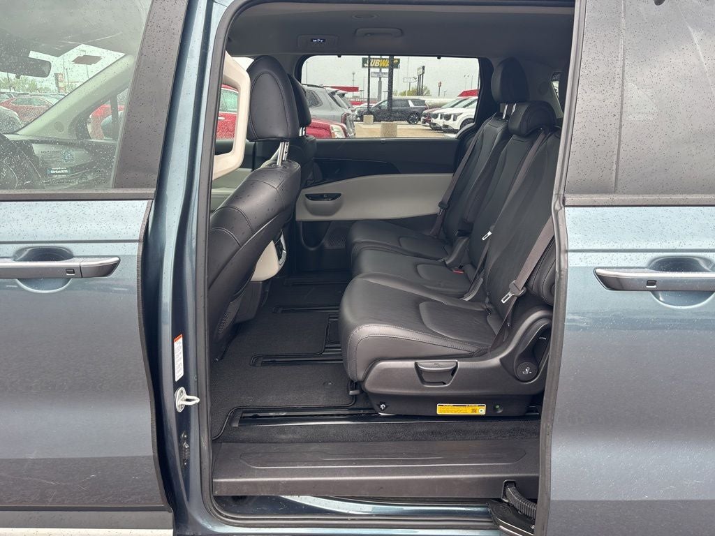 2024 Kia Carnival SX